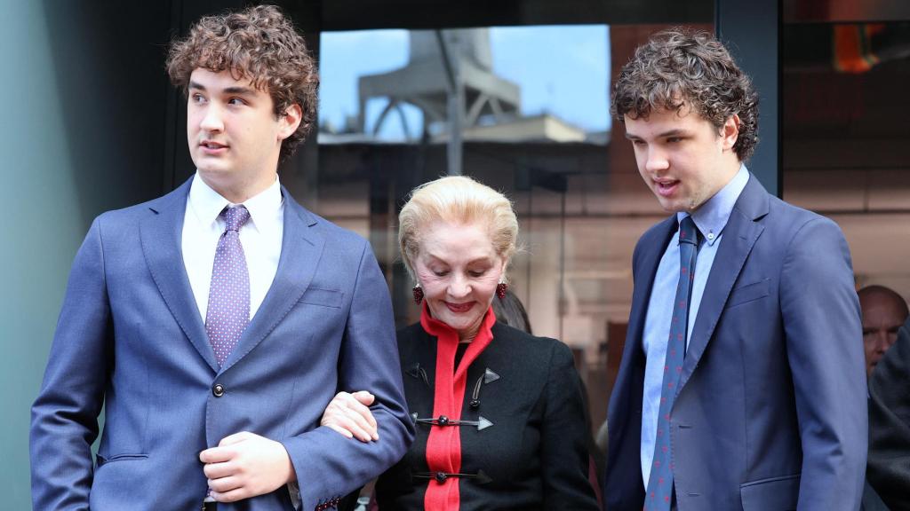 Carolina Herrera junto a sus nietos.