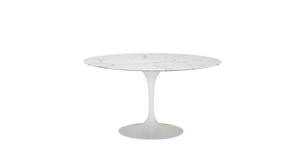 La mesa en cuestión, disponible también en Naharro por 7.945 €.