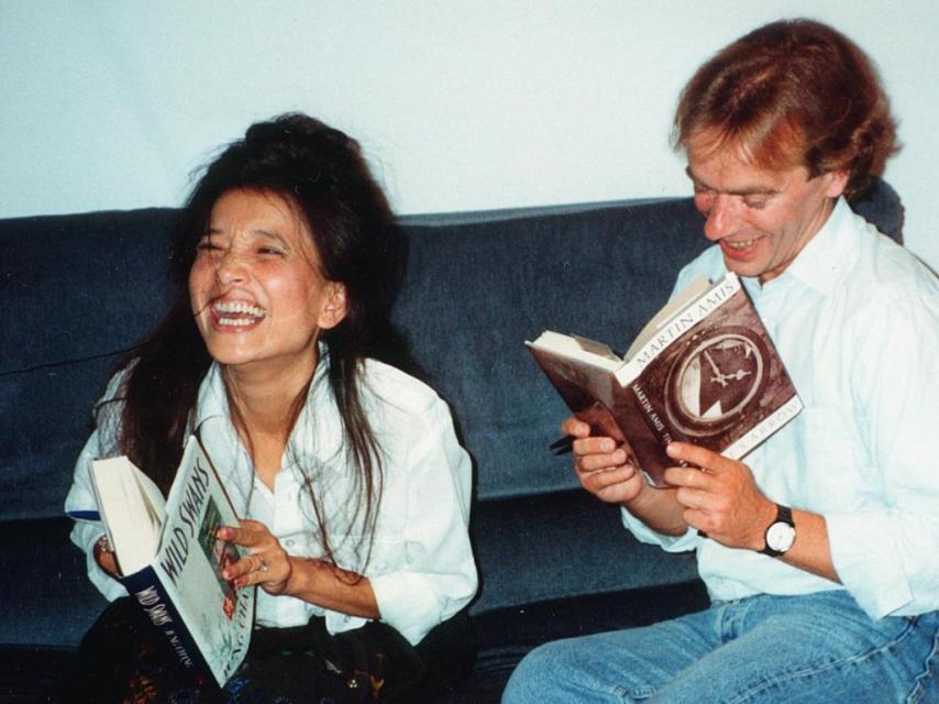 En la imagen, junto al escritor Martin Amis.