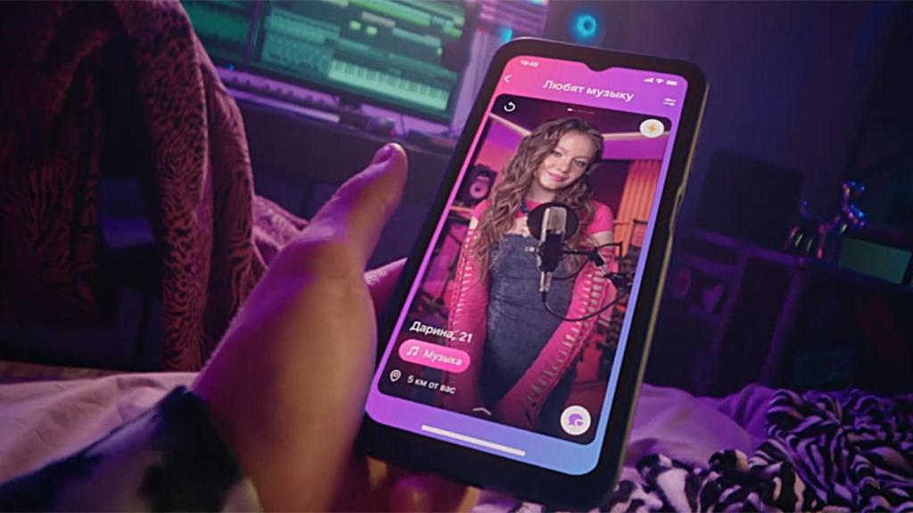 Un usuario con la app MAX