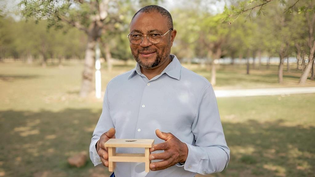 Orlando Cartagena, carpintero 'indepe' de Guinea.