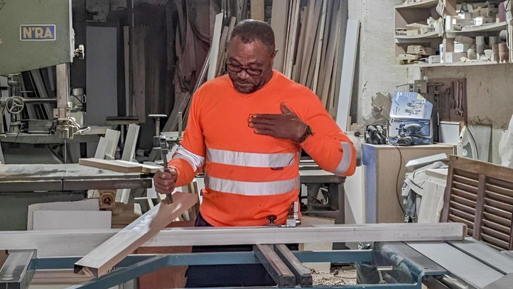 Orlando Cartagena, carpintero 'indepe' de Guinea.