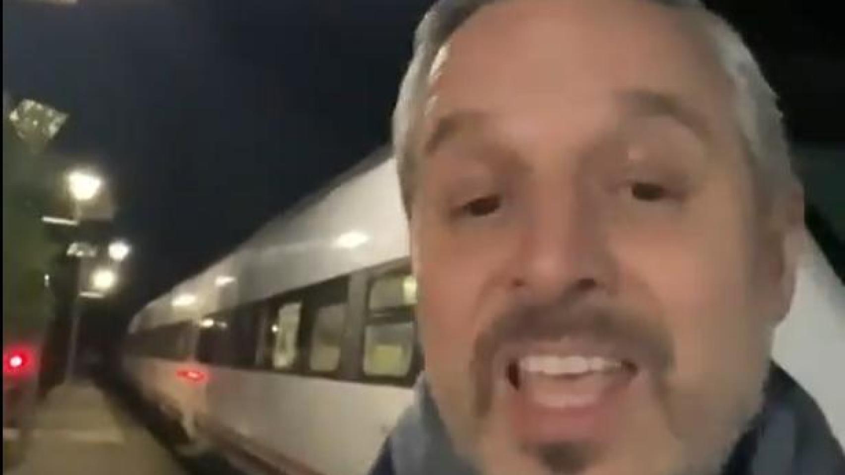 Juan Bravo, en la vía del tren Málaga-Sevilla.