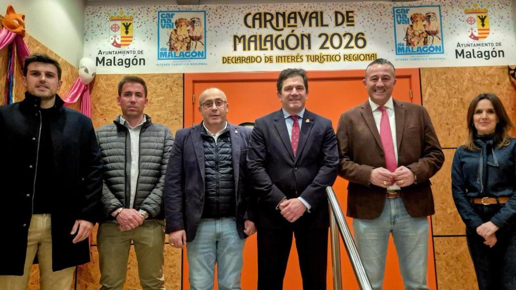 Foto de familia del acto.