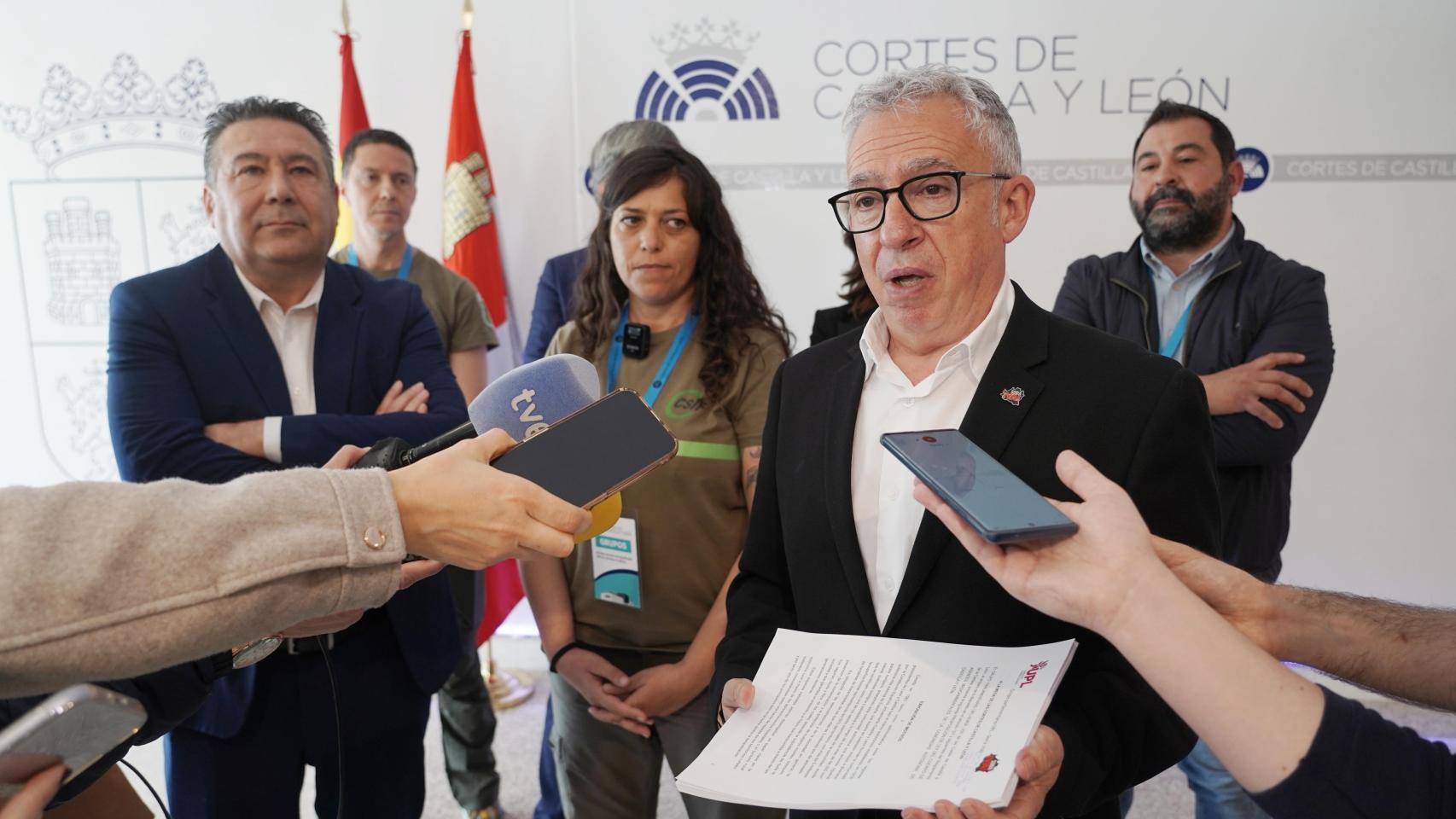 Ángel Ceña (Soria ¡YA!) y Luis Mariano Santos (UPL) en una imagen de archivo en las Cortes de Castilla y León