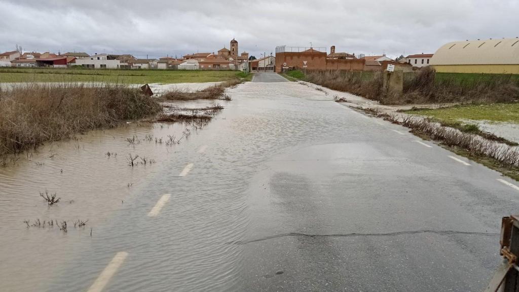 Corte de carreteras en Ávila por la crecida de los ríos