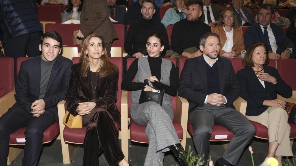 La familia de Raphael ha arropado al cantante en el homenaje que ha recibido en Boadilla del Monte (Madrid).