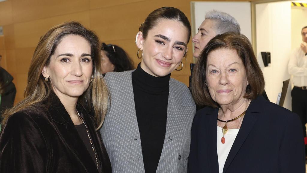 Natalia Figueroa (a la derecha de la imagen), con su hija, Alejandra Martos, y su nieta Manuela.