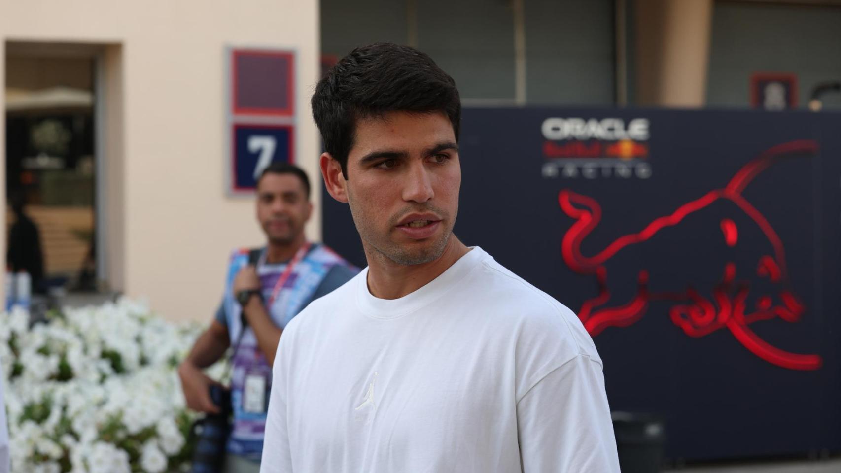 Carlos Alcaraz, en el paddock de la Fórmula 1