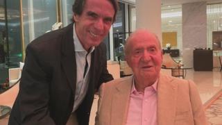 El expresidente del Gobierno, José María Aznar, y el Rey Juan Carlos I, se fotografían.