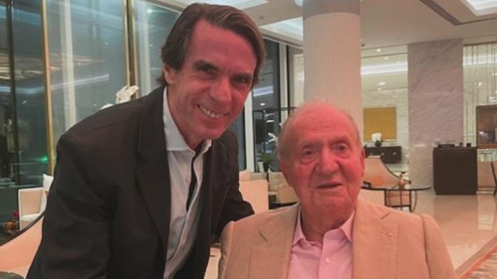 Aznar junto a Juan Carlos I, en la fotografía que el expresidente ha difundido hoy en Instagram.