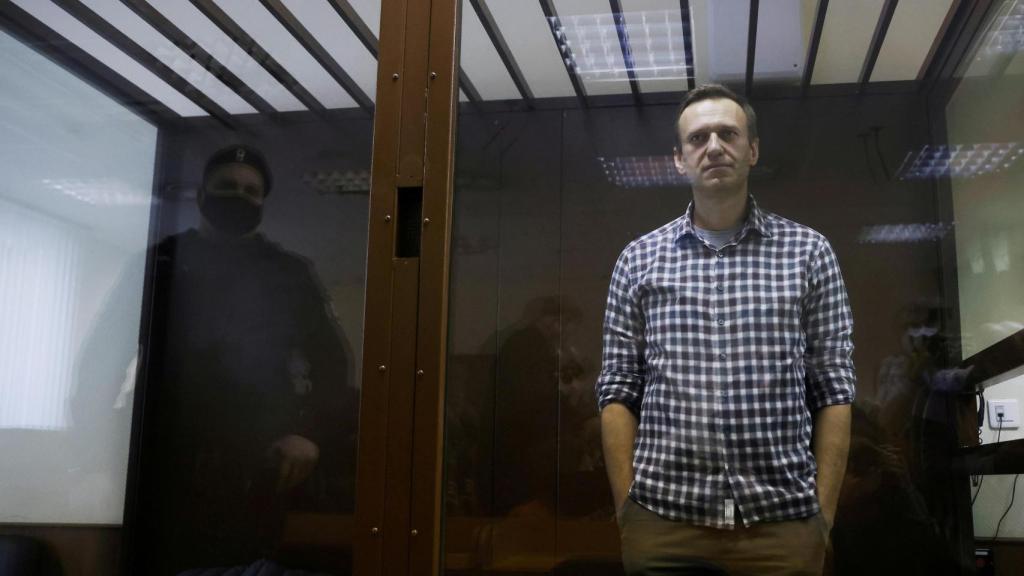 El líder de la oposición rusa Alexei Navalny asiste a una audiencia judicial en Moscú, Rusia, el 15 de mayo de 2018.
