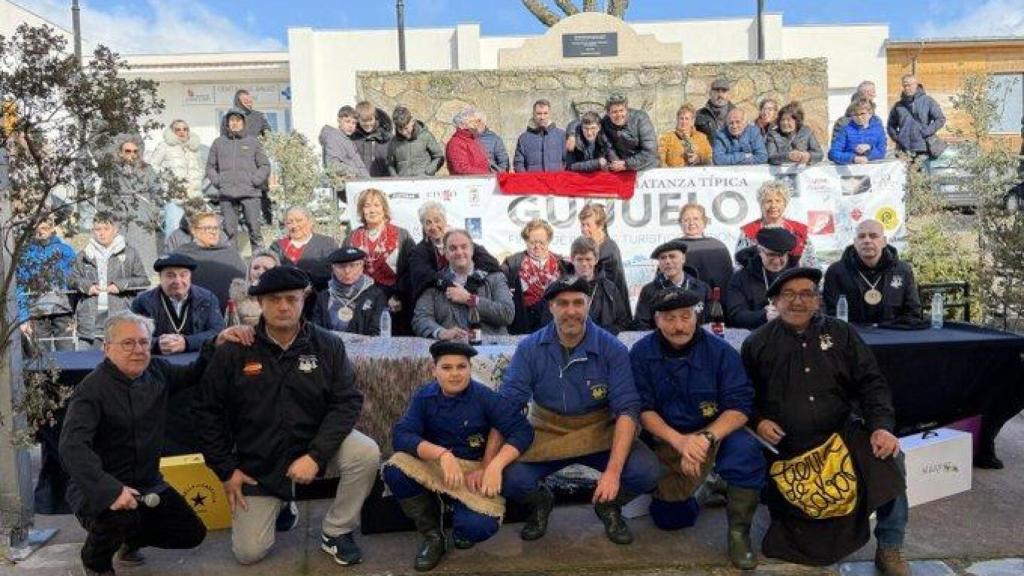 Guijuelo se da un festín de tradición: la Matanza de Carnaval toma la plaza de Castilla y León