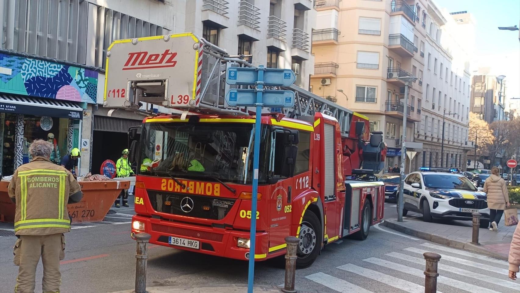 Intervención por una incidencia relacionada con el viento en Alicante. EE