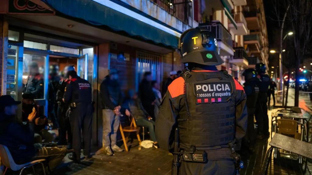 Imagnen de archivo de los Mossos d'Esquadra durante un operativo.