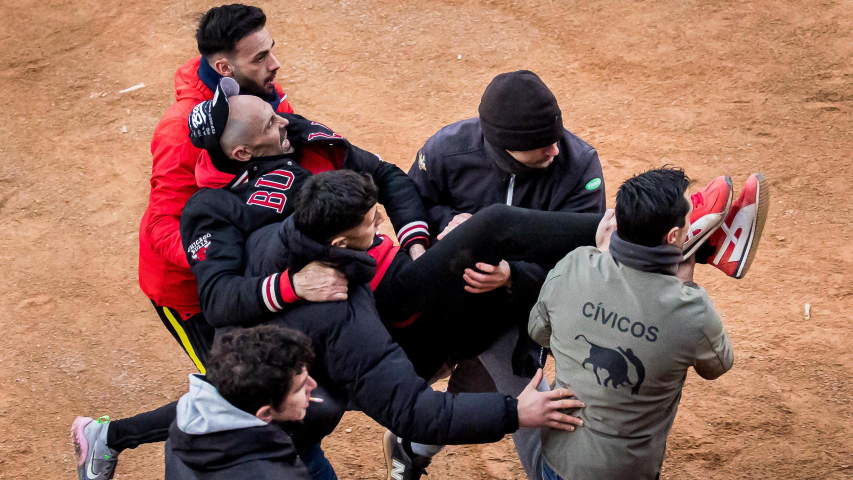 Herido grave por asta de toro durante la capea celebrada en la tarde de este sábado en el marco del Carnaval del Toro, en Ciudad Rodrigo (Salamanca).