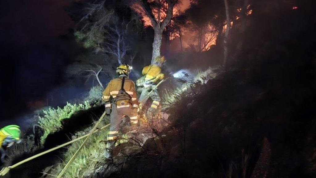 Un incendio forestal declarado la pasada noche en Cabo Tiñoso activa el Plan Infomur en su 'Situación 1'.
