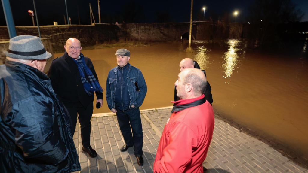 La crecida pone en jaque a Valladolid: desalojos en Puente Duero y el Esgueva vigilado minuto a minuto en pleno Cecopi