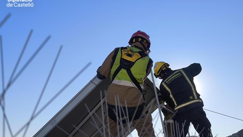 Bomberos de Castellón actúan por la alerta roja. EE