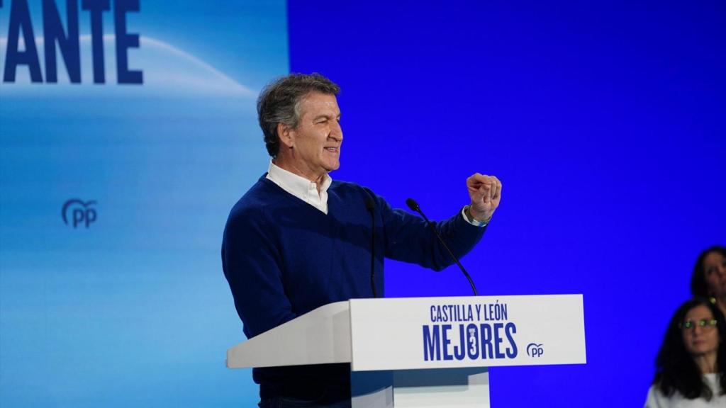 El presidente del PP, Alberto Núñez Feijóo, presenta la candidatura del partido para las elecciones del 15M durante un acto el 13 de febrero en Salamanca,