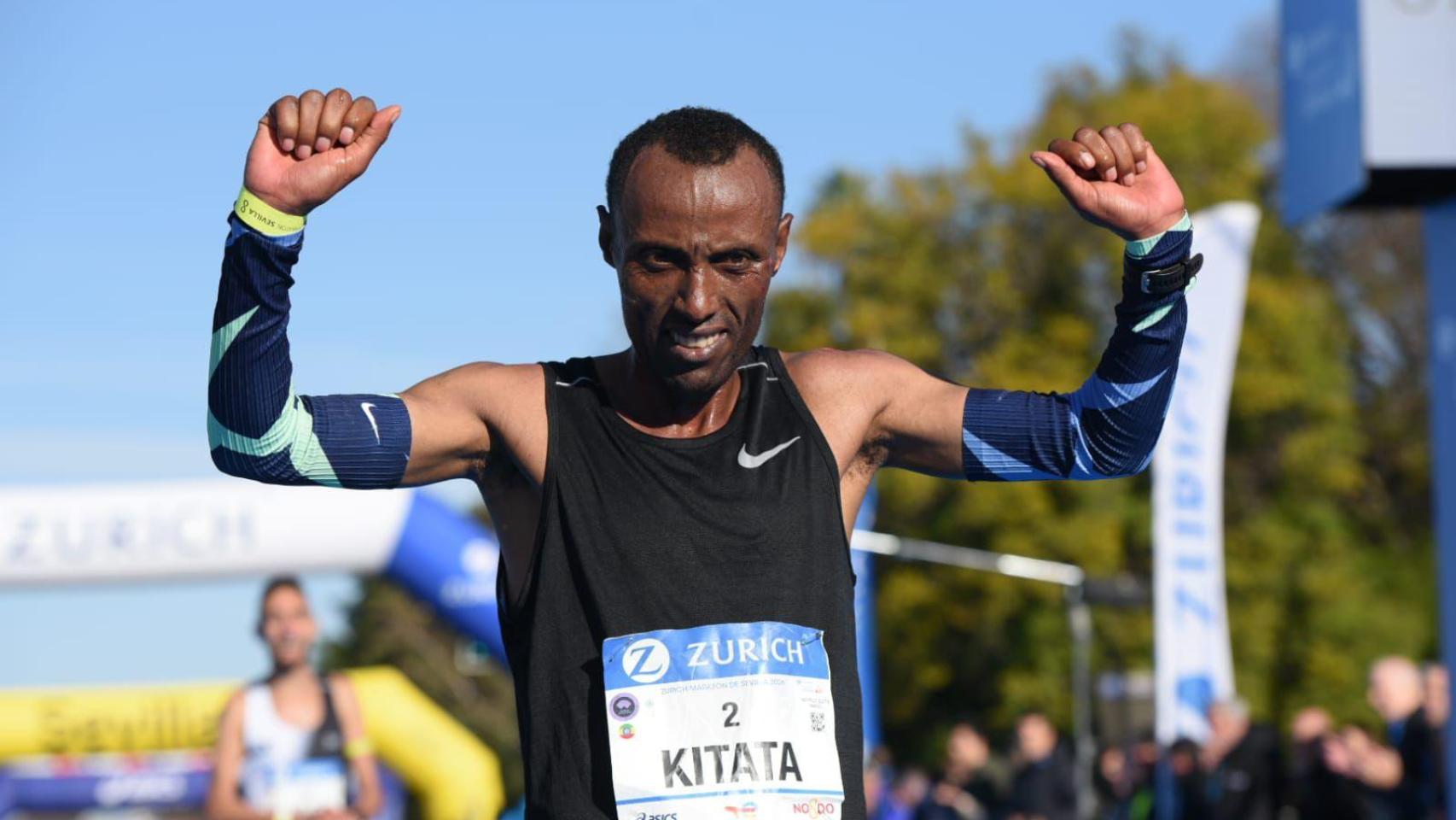 El etíope Shura Kitata, ganador del 41 Zurich Maratón de Sevilla.