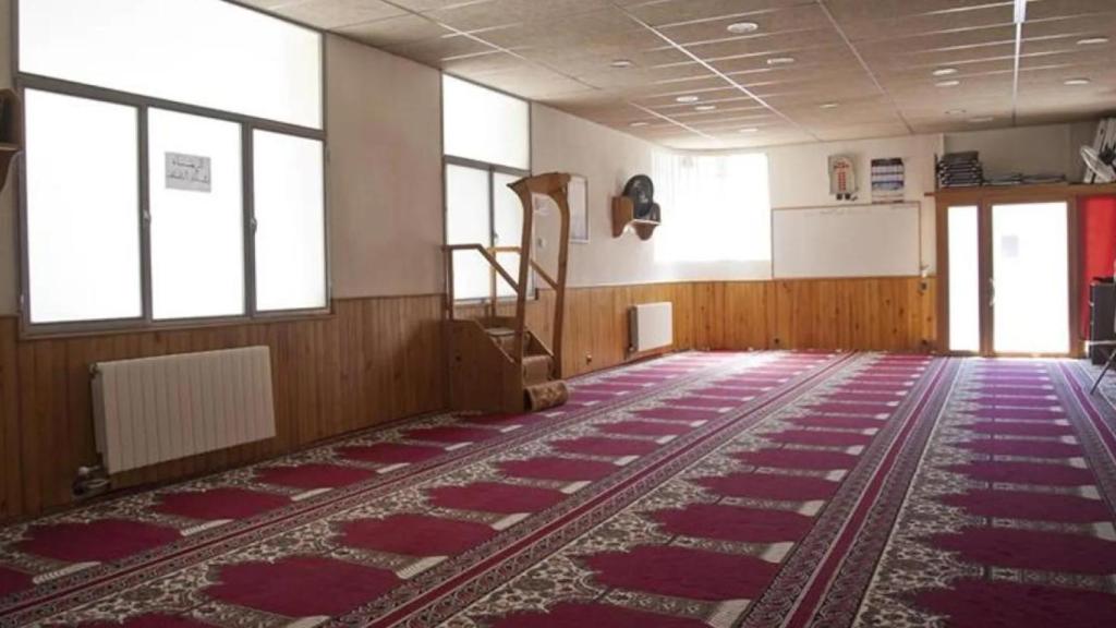 Interior de la mezquita de Annour, en Ripoll (Girona).