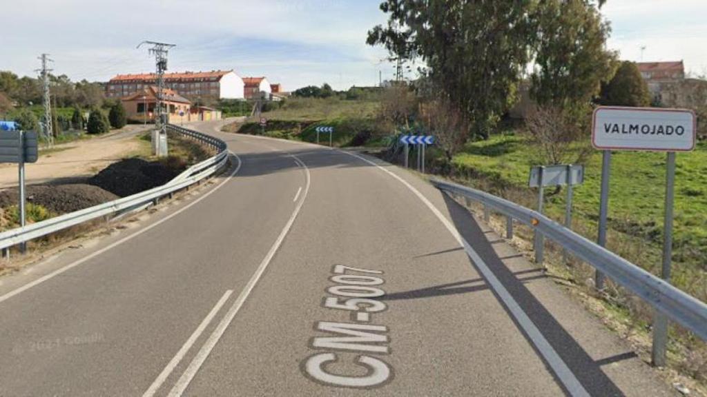 La carretera CM-5007 a la entrada de Valmojado (Toledo). Imagen de Google Maps.