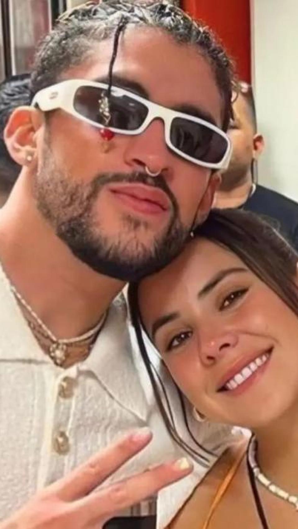 Bad Bunny y Gabriela Berlingeri, en una imagen de las redes sociales.