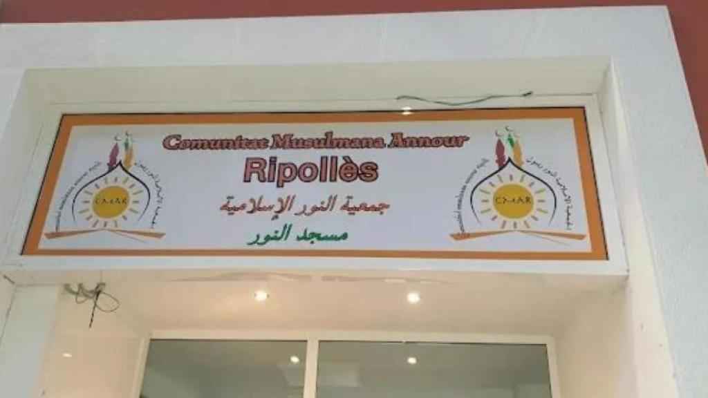 Entrada a la mezquita de Annour, en Ripoll (Girona).