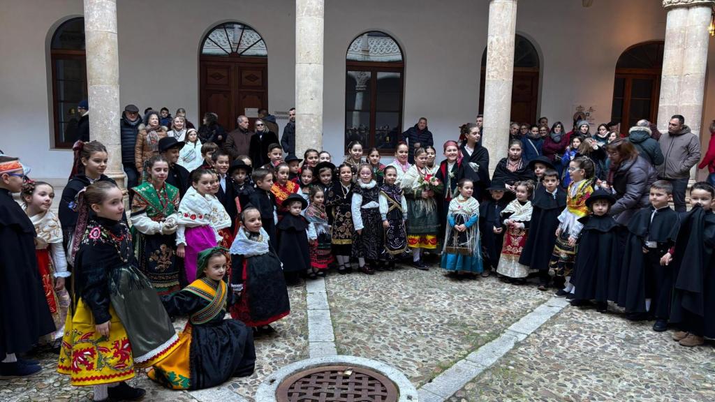 Participantes en la boda infantil del Carnaval de Toro