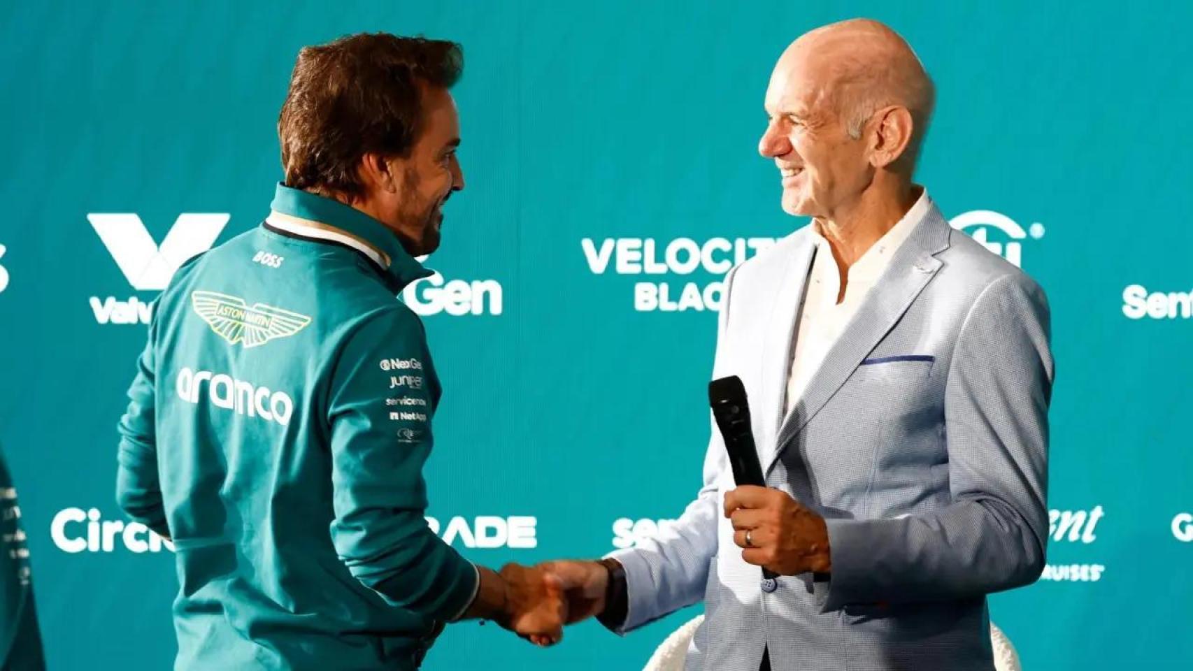 Fernando Alonso y Adrian Newey, en la rueda de prensa de Aston Martin.