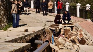 El presidente de la Junta, Juanma Moreno, y la alcaldesa de Cartajima, Isabel María Jiménez Pérez, visitan las zonas afectadas por el temporal.