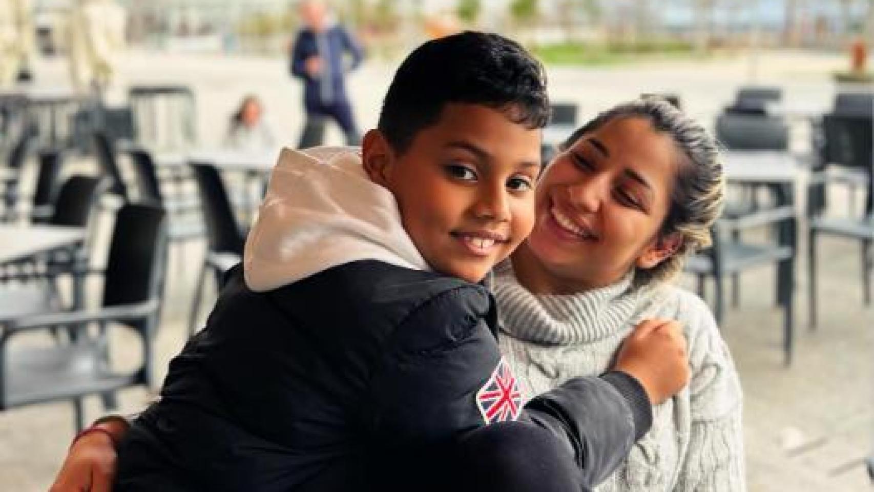 Carolyna Ramos junto a su hijo Deivid, en A Coruña