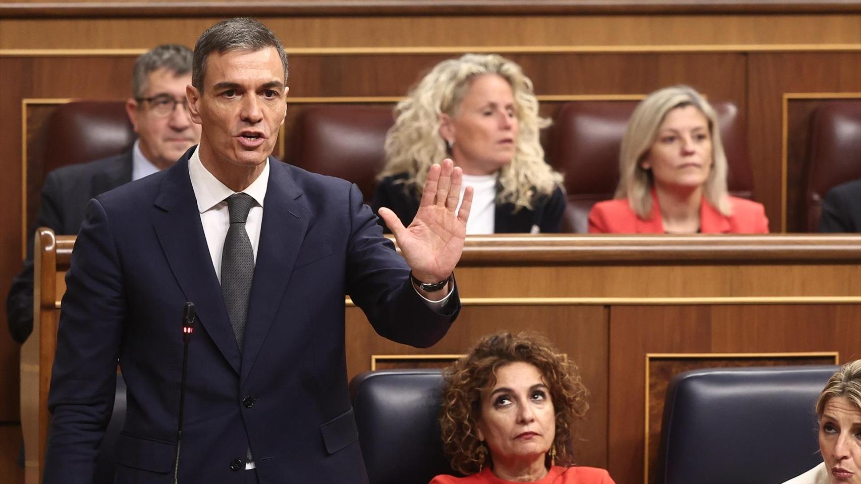 El Gobierno pedirá a la Fiscalía investigar a X, Meta y TikTok por crear porno infantil con IA: «La impunidad debe acabar»