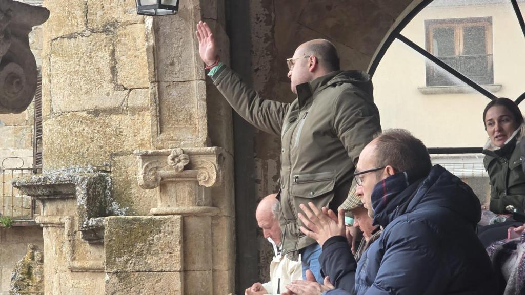 El presidente del festejo Rubén Gudino junto al alcalde de la ciudad, Marcos Iglesias.