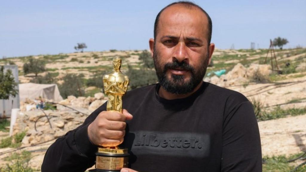 El codirector del documental palestino-israelí 'No Other Land', Hamdam Ballal, el 26 de marzo de 2025 en Susiya.