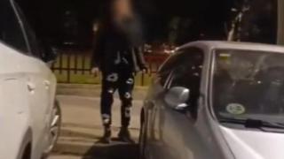 Extracto de la grabación del robo de su vehículo en Zaragoza