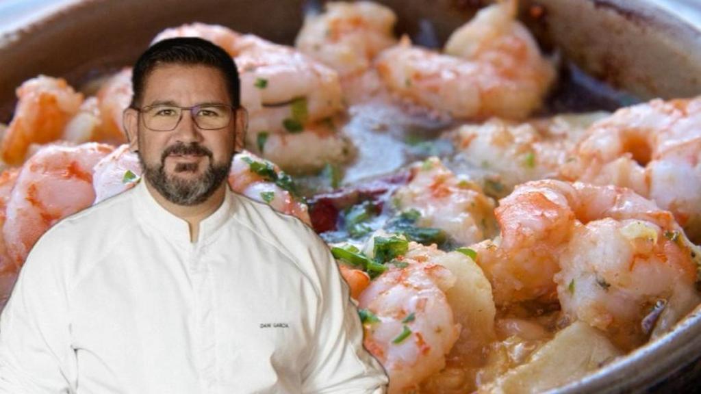 Dani García junto a unas gambas al ajillo.