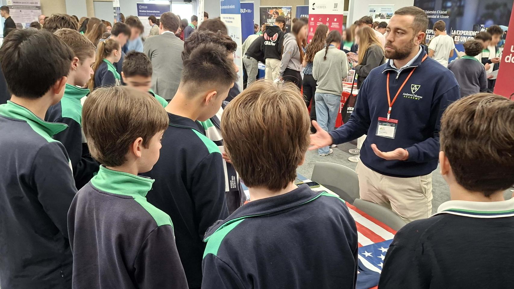 Uno de los encuentros de la feria de Universidades organizada por los colegios ELIS.
