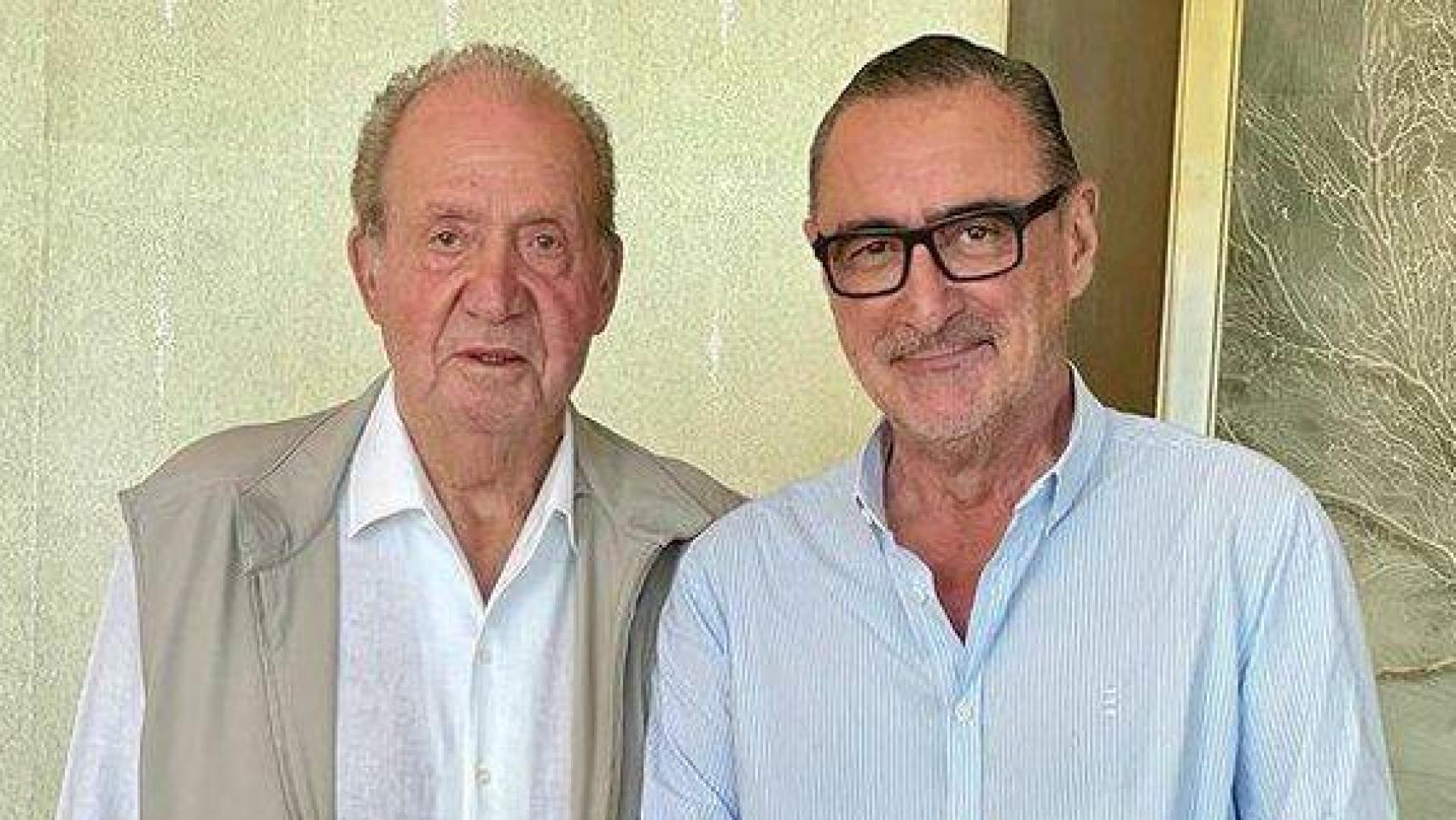 Juan Carlos I y Carlos Herrera, en una fotografía publicada por el periodista en enero de 2022 en su perfil de Instagram.