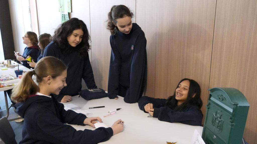 Alumnos de BSV duranta la Semana de la Salud Mental. EE