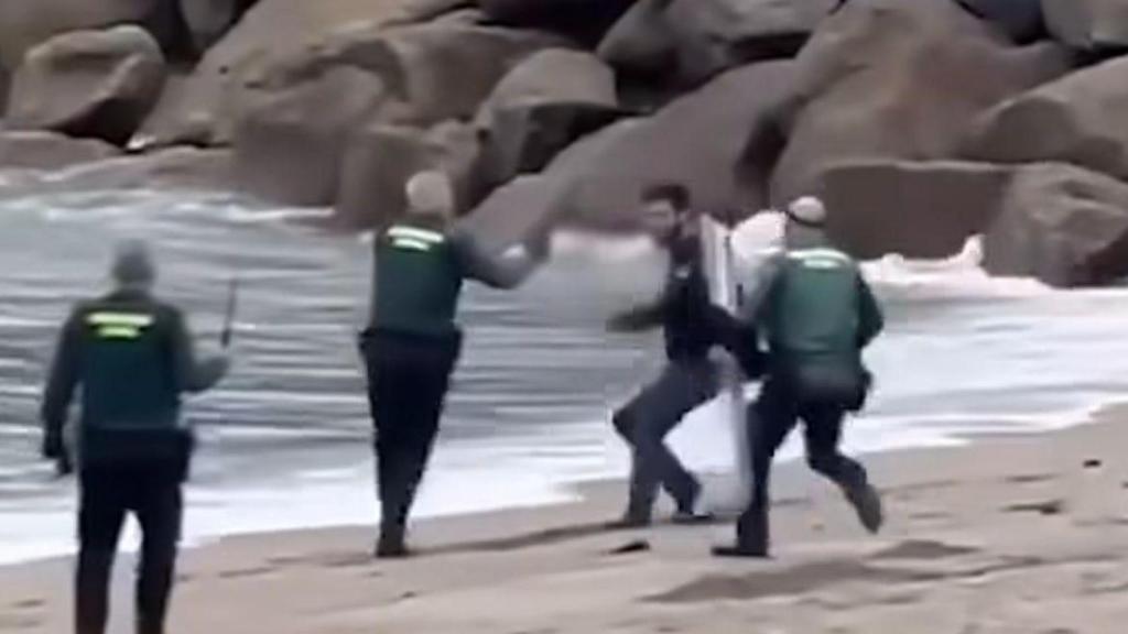 La Guardia Civil reduce a un hombre armado con un cuchillo