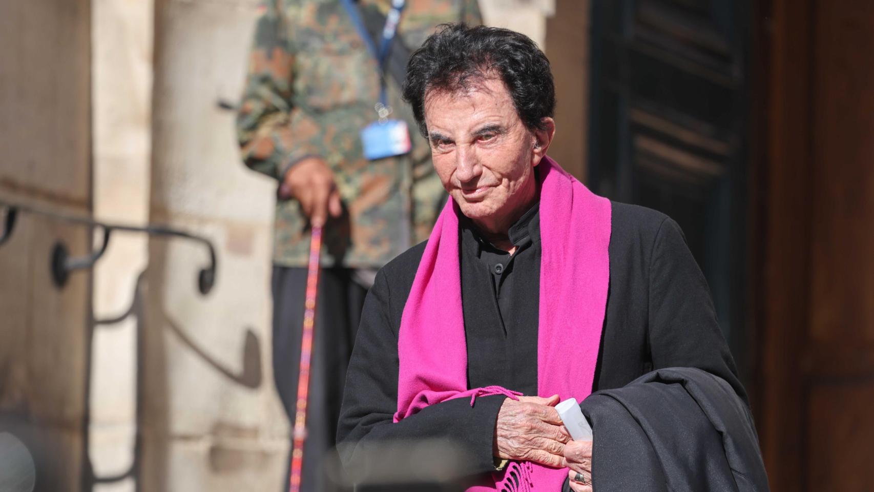 El exministro de Cultura, Jack Lang, durante el funeral de la actriz Claudia Cardinale.