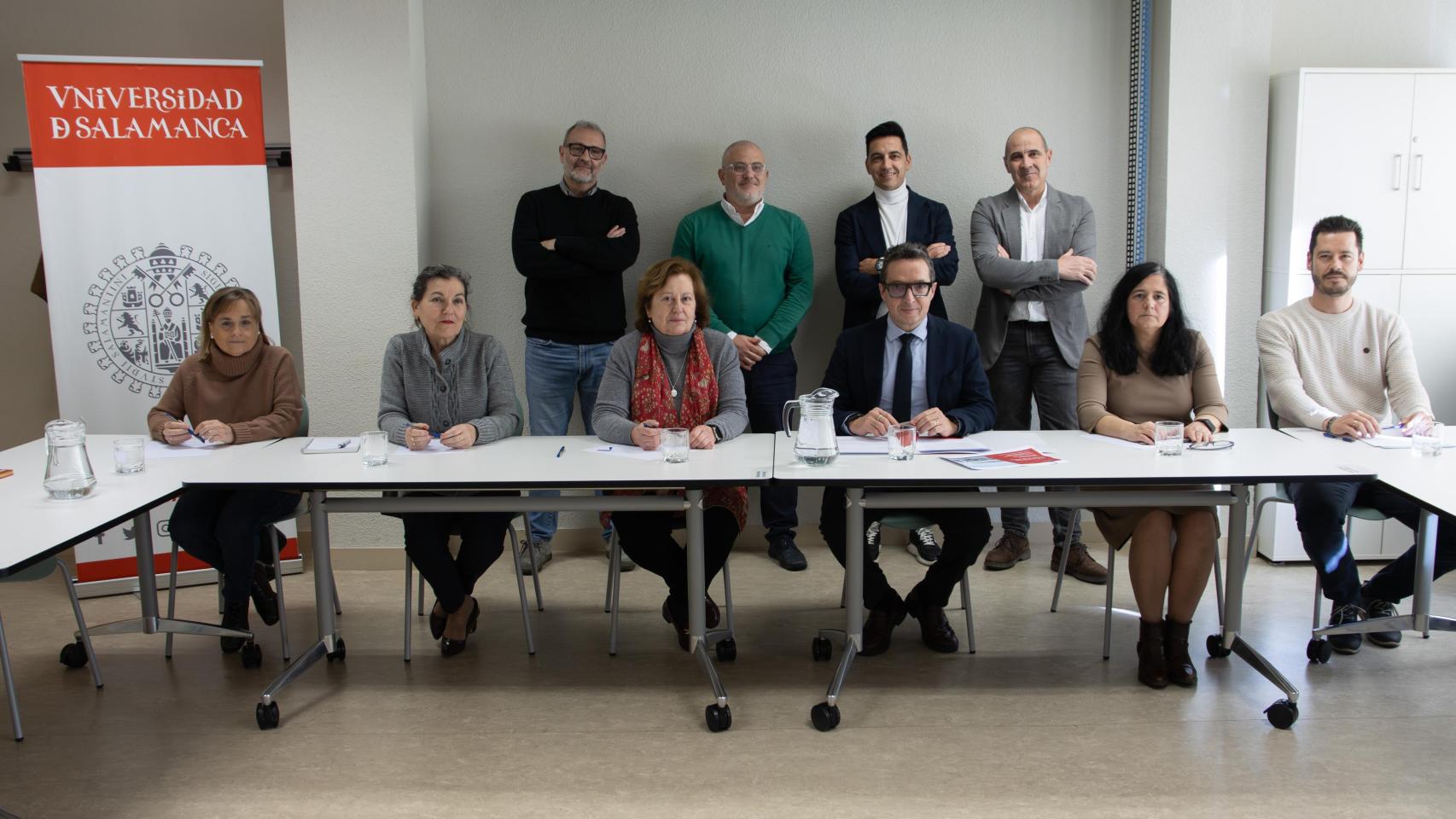 El rector Juan Manuel Corchado junto a los equipos decanales y de dirección del Campus Universitario de Ávila de la USAL.