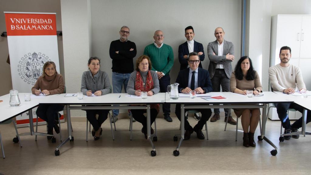 El rector Juan Manuel Corchado junto a los equipos decanales y de dirección del Campus Universitario de Ávila de la USAL.