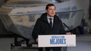 El presidente de la Junta y del PPCyL y candidato popular a las elecciones autonómicas, Alfonso Fernández Mañueco, durante su intervención de este lunes en la empresa Moggaro, en el municipio segoviano de Valverde del Majano.
