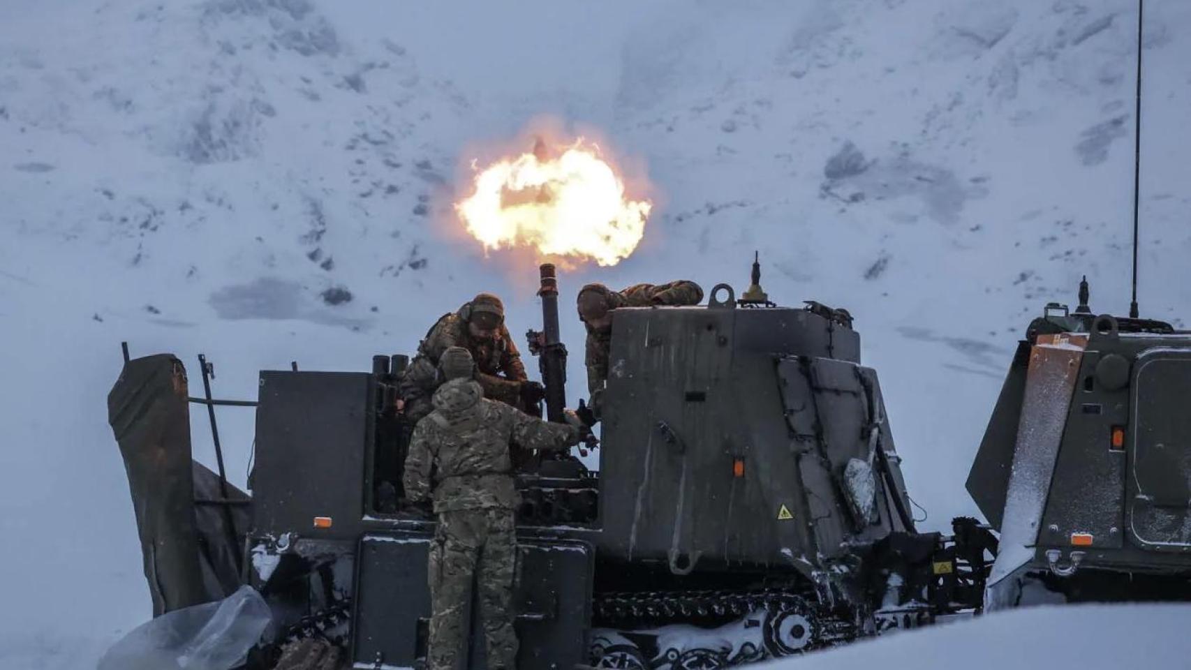 La 45ª Tropa de Morteros de Royal Marines realiza fuego real en Noruega