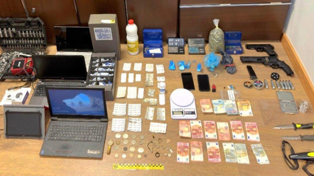 Material intervenido en la operación 'Redwhite'