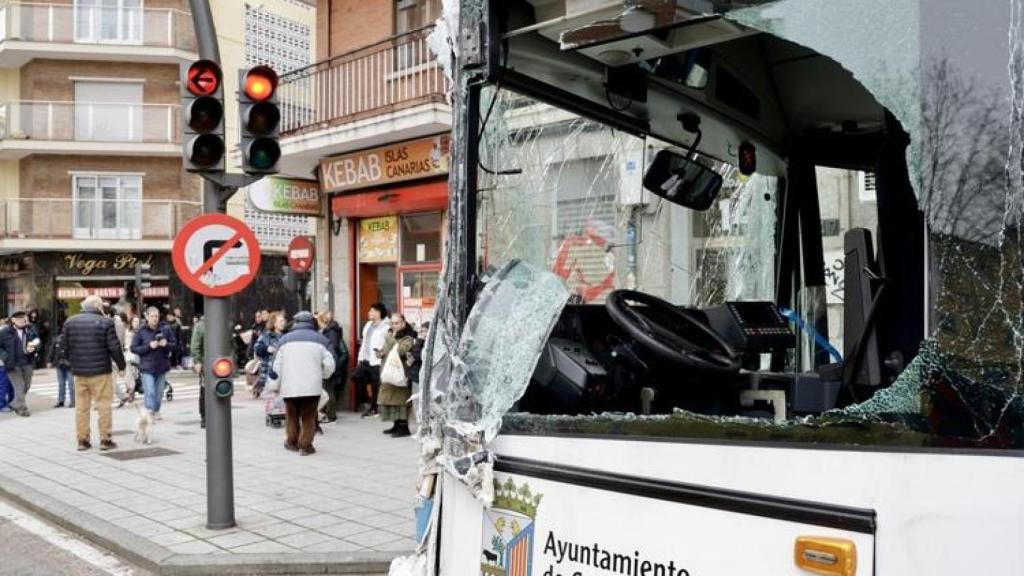 Tres heridos en una colisión de un aurobus urbano en la avenida Portugal de Salamanca