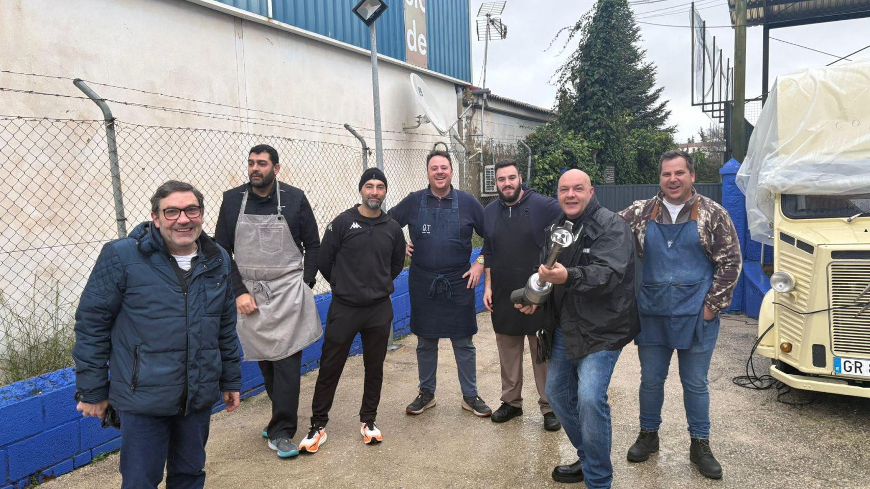 Algunos de los cocineros solidarios.
